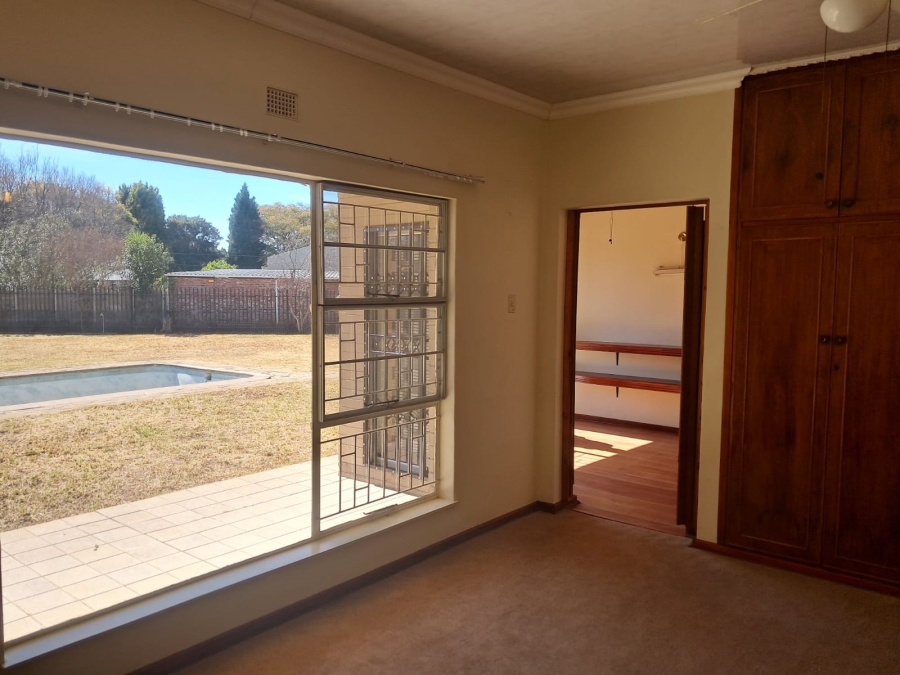 5 Bedroom Property for Sale in Flamingo Park Free State